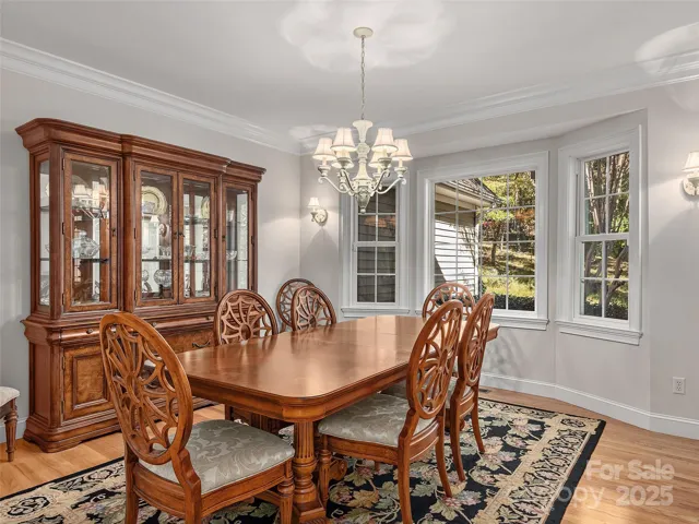 Main level dining