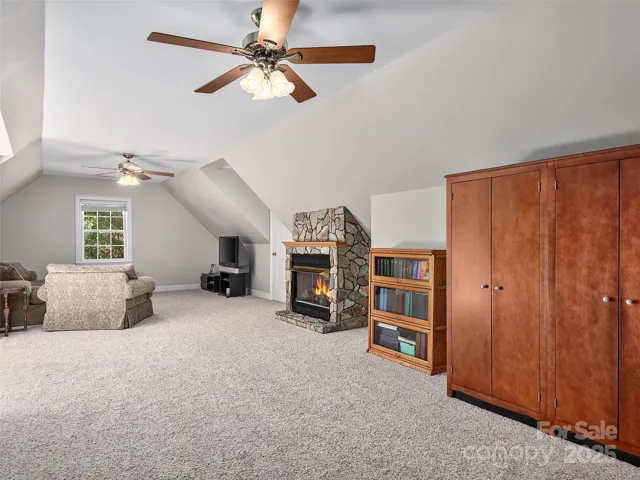 Upper level bonus room