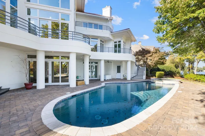 Pool & Spa