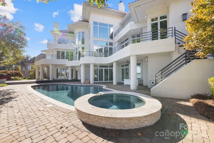 Pool & Spa