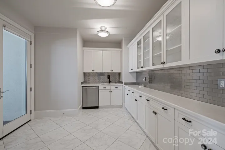 Pool Wet Bar
