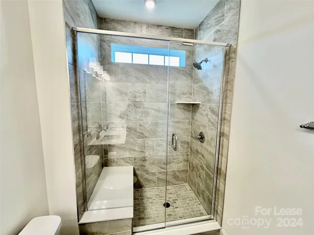 Prim Full Bath