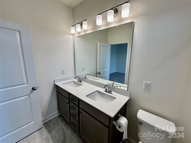 Prim Full Bath