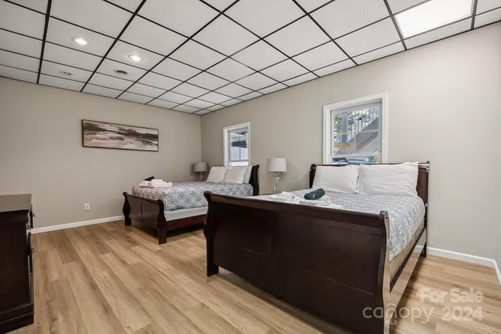 Lower level bedroom & full bathroom.