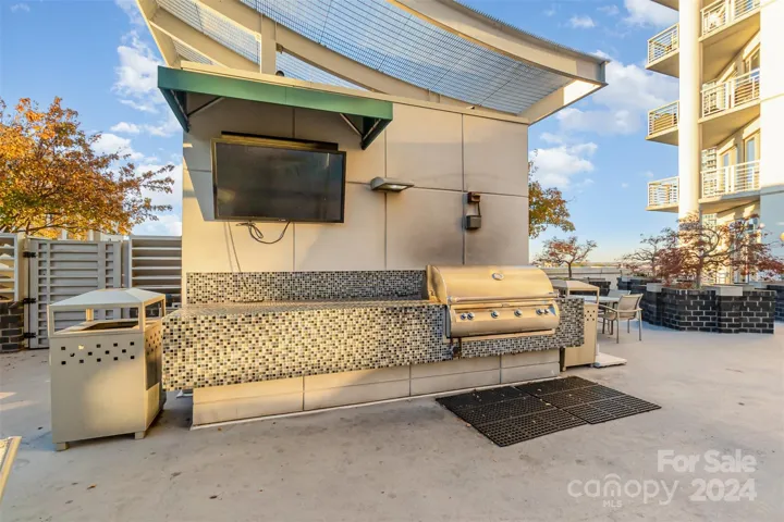 Outdoor grill for parties on 7th floor
