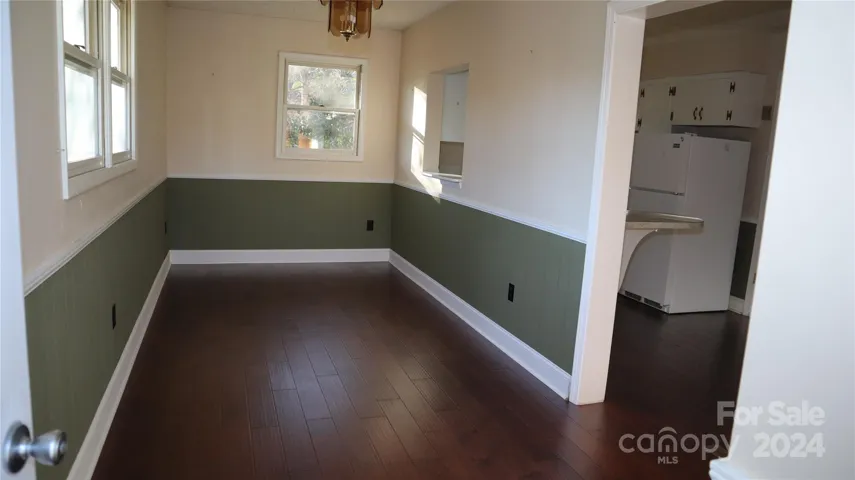 Sunroom off of kitchen and dining area