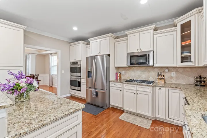 Granite, double ovens and a large pantry...YES PLEASE.