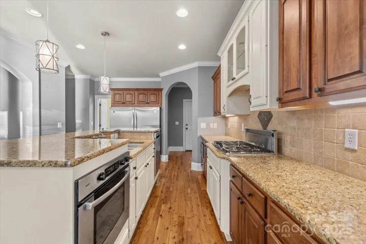 Double ovens, double refrigerators, this is easy entertaining!