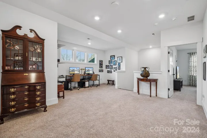 Large versatile loft- great for game/ play room, office, or 2nd family room.