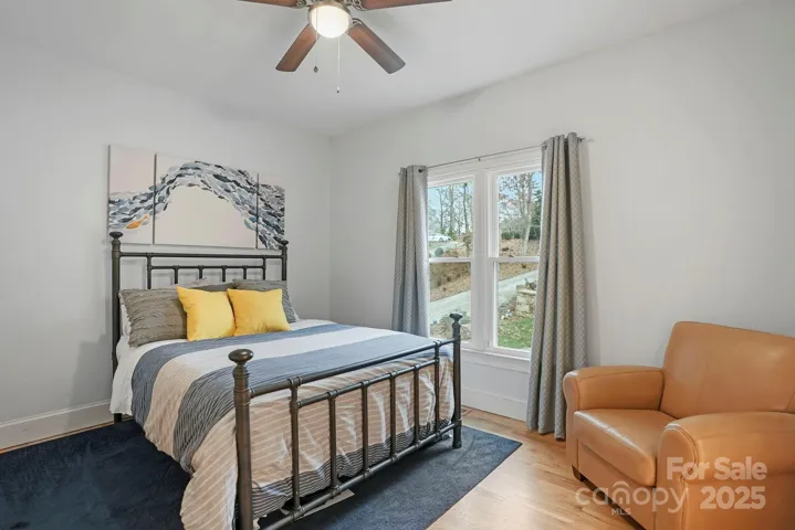Guest room with Jack and Jill bath