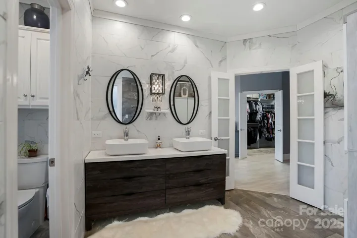 Double vanities and fresh finishes!