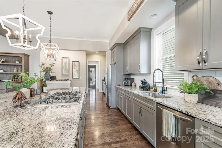 With an abundance of preparation space and cabinet storage, this kitchen is truly a chef's dream.