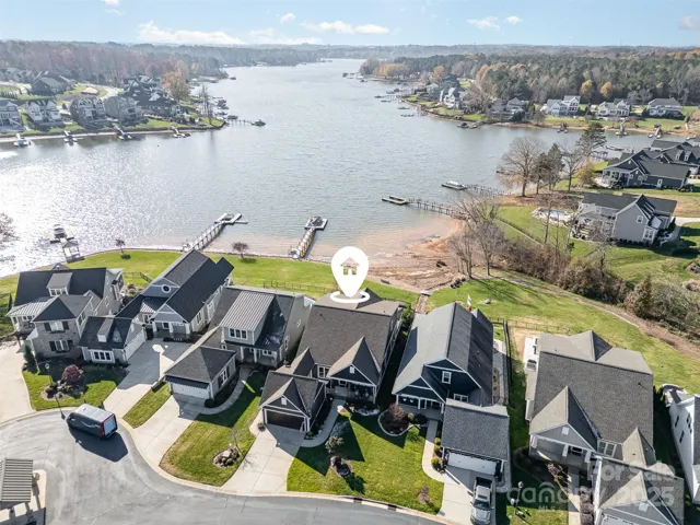 Enjoy breathtaking, unobstructed water views all year round!