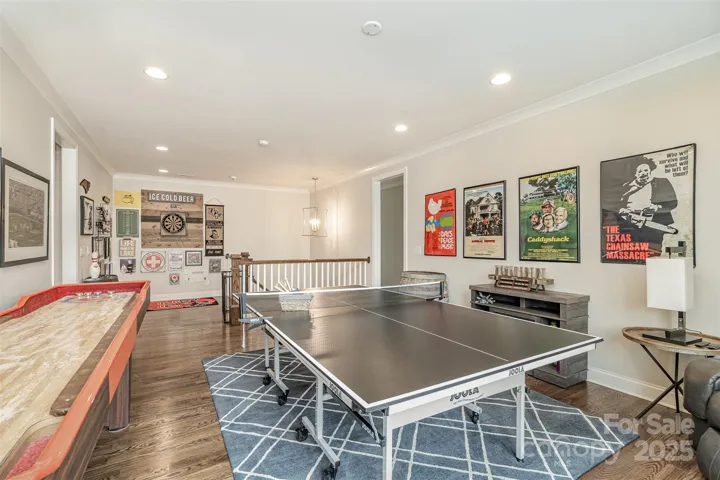 Additional loft area adjacent to the bonus room are practical spaces for all families. Movie nights, competitive games or simply unwind.