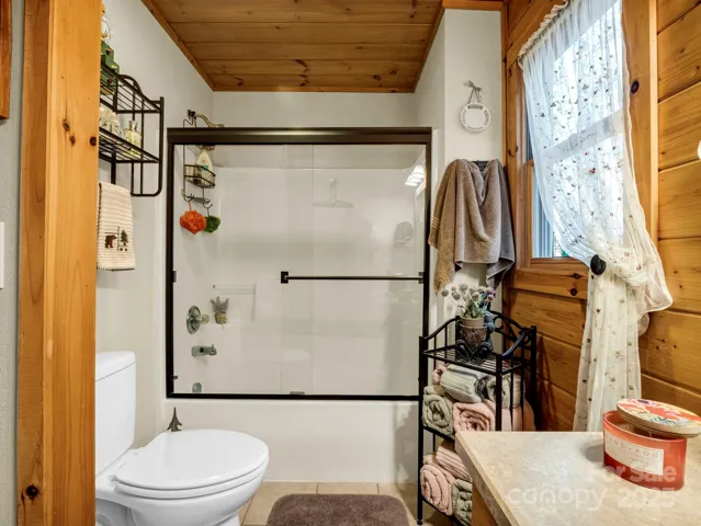 First Floor Full Guest Bath