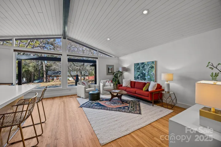 Expansive windows