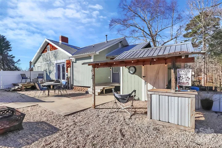 She shed w/ electrical and sink