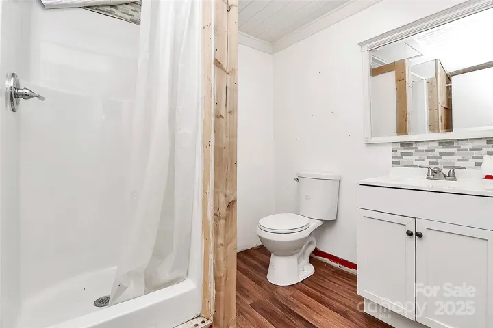 Full bathroom second dwelling