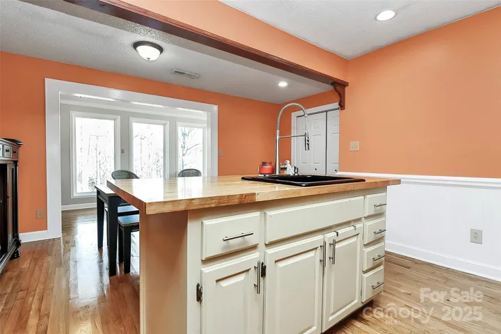Kitchen island main home