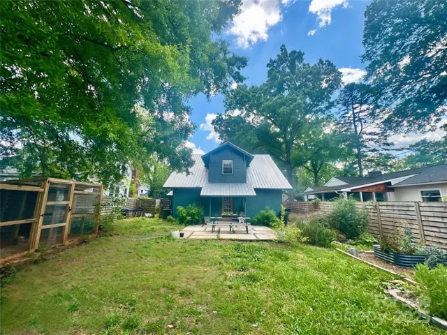 Ideal for outdoor cooking with the fresh herbs from the garden followed by relaxing evenings under the stars