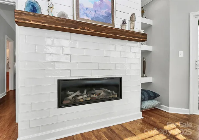 NEW Designer GAS Fireplace with river rocks.