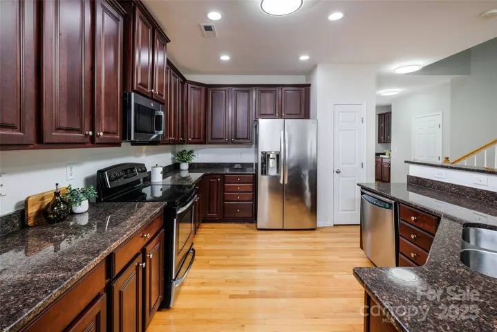 Beautiful Spacious Kitchen