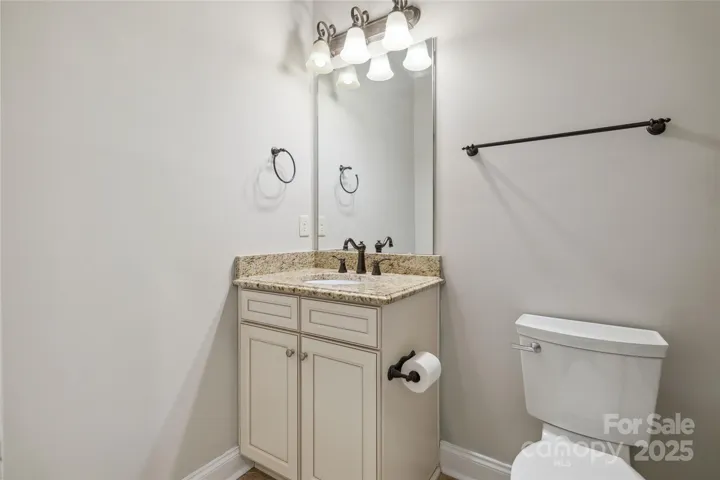 Main level full bath