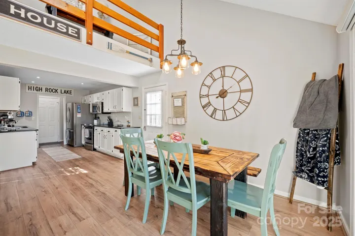 Bright, Airy, Open Plan with nice flow!
