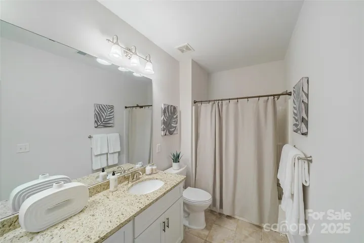 Upper level full bath