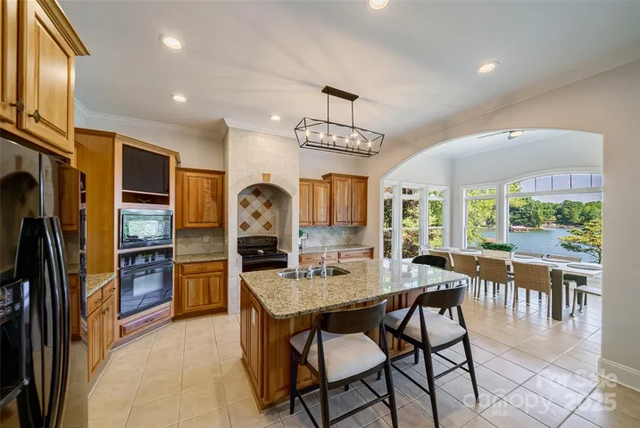 Gorgeous kitchen with sunroom!