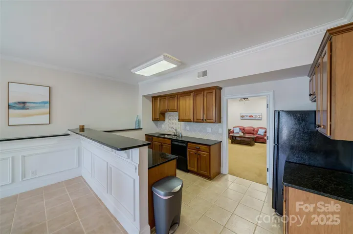 Basement level 2nd Kitchen!