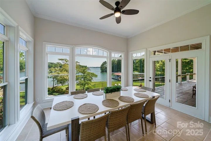 Imagine having dinner here with your family and friends, the "wow" views!