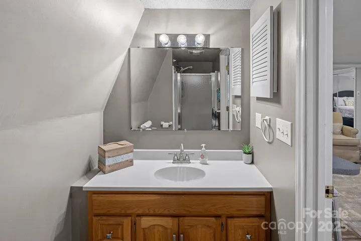 Second Living - Bath