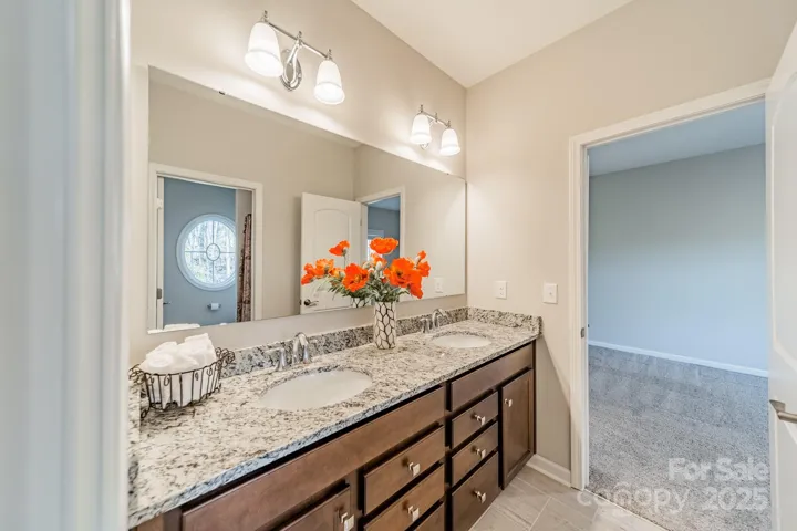 Jack and Jill bath on 2nd floor