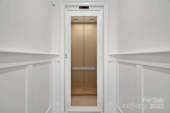 Future Elevator - digitally enhanced