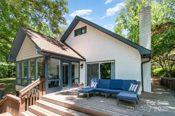 Lots of decking for entertaining, several levels