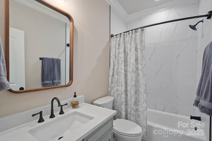 Ensuite Bath 4