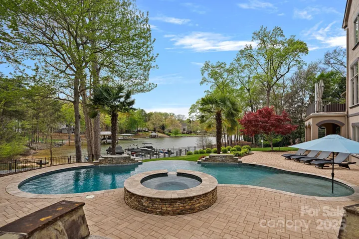 Hot tub and Salt Water Pool overlooking Lake Norman