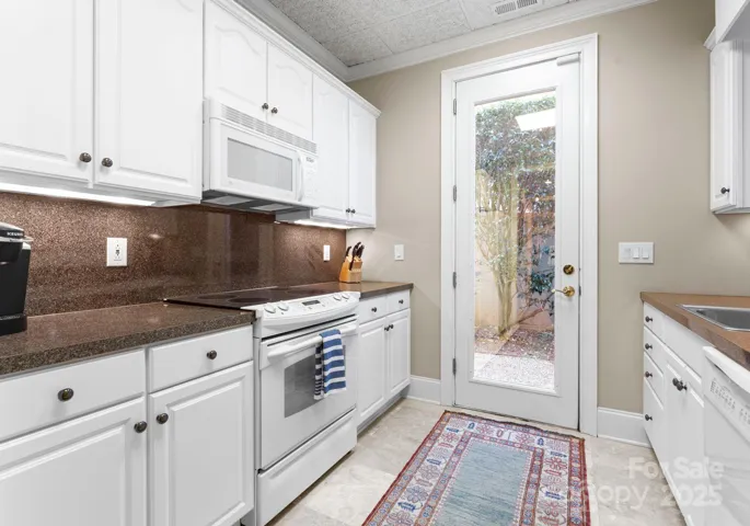 The lake-level second kitchen is a fully equipped space, ideal for entertaining by the water.