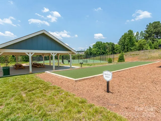 Community Amenities - Bocce Ball & Picnic area