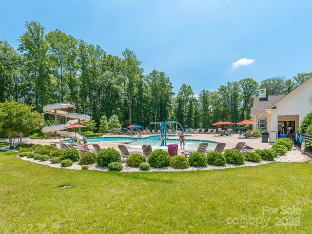 Community Amenities - Pool