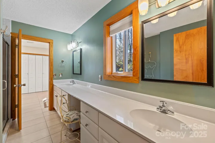 Extra large primary vanity