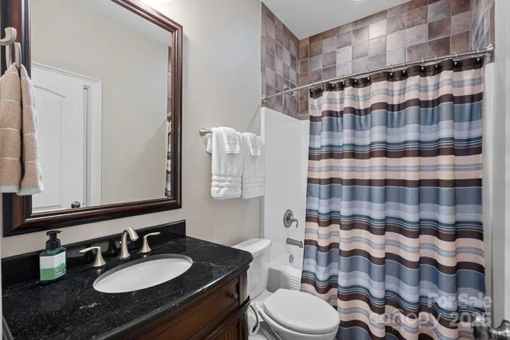 Full bathroom off bonus room with access to guest bedroom
