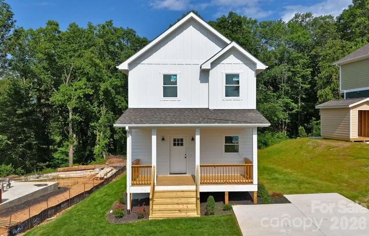 Brand new 2 story farmhouse style