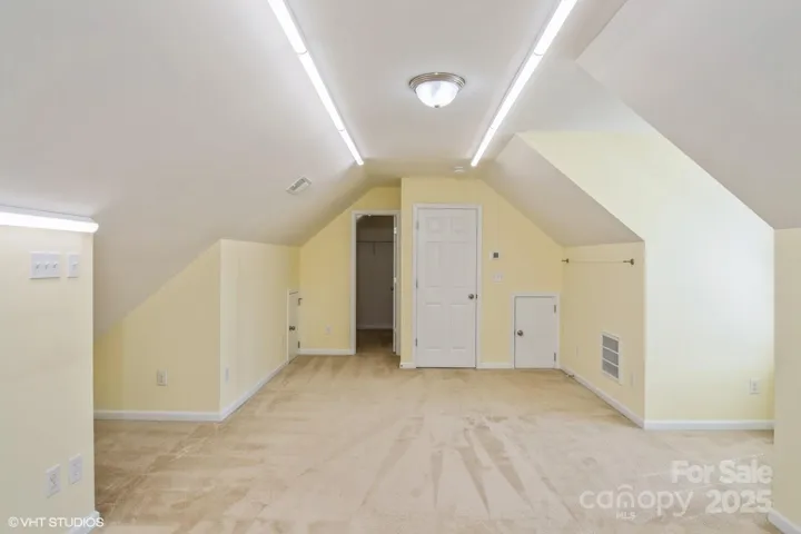 Large 11'8 x 19'8 Bonus Room