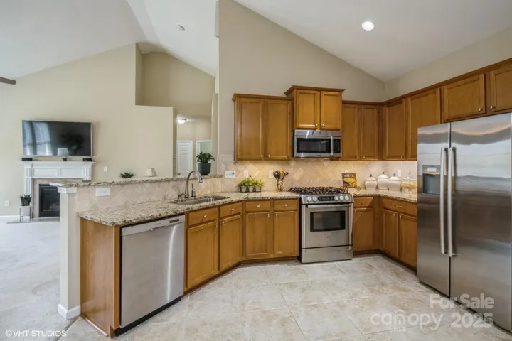 Nice Kitchen with Stainless Appliances, Gas Cooktop