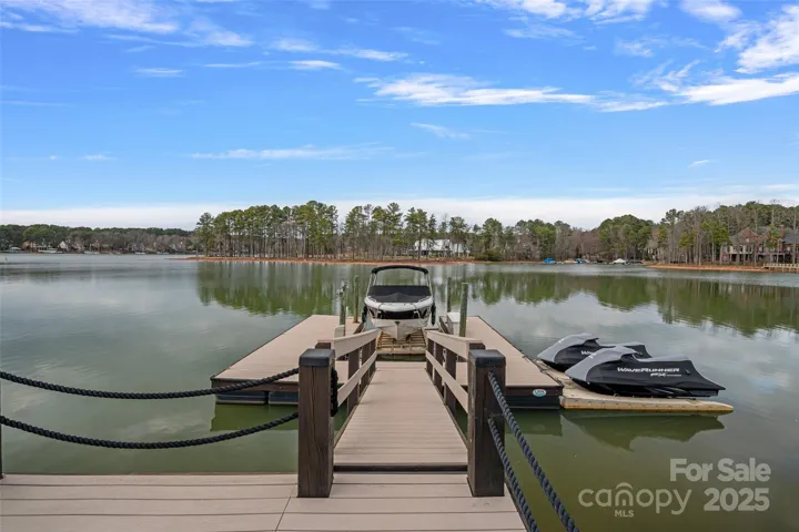 Optimal Location on a Deep-Water Cove