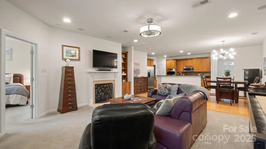 Open flow perfect for entertaining!