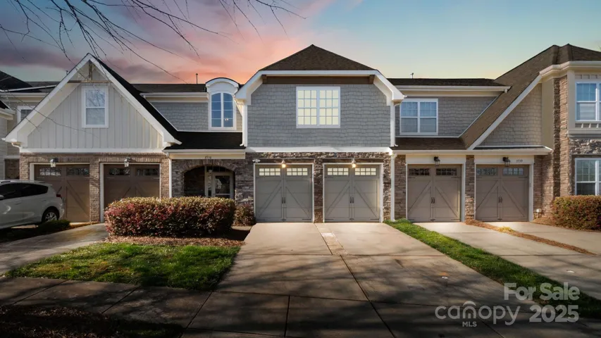Immaculately maintained, one owner townhome in resort-style Vineyards on Lake Wylie!