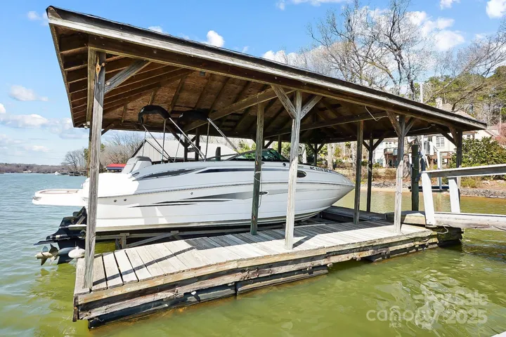 Enjoy boating adventures from your covered dock w/ boat lift & jet ski lift